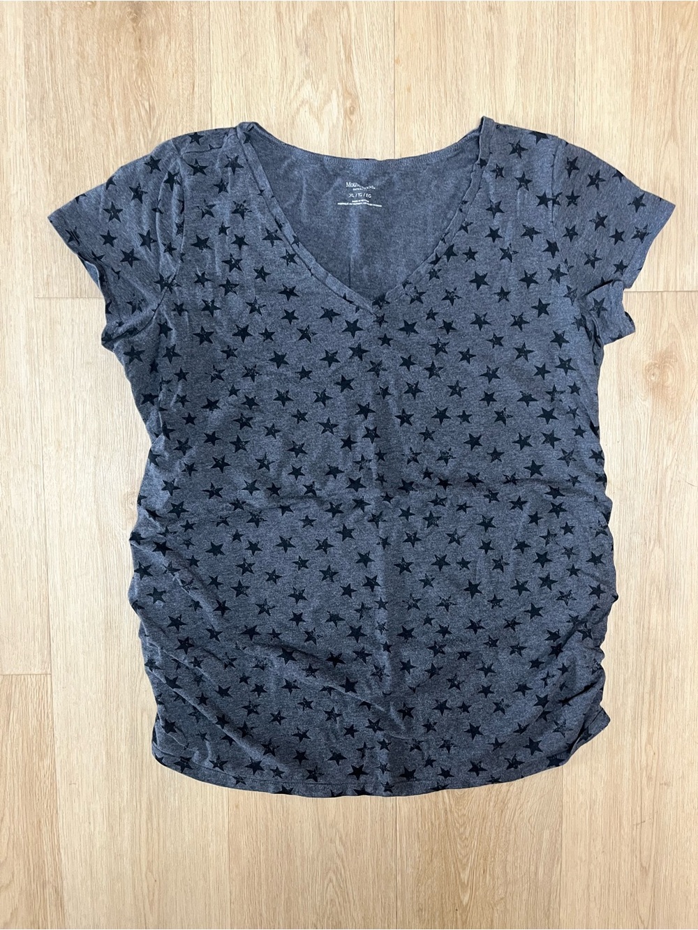 Motherhood Star-Print V-Neck Tee - Gray & Black